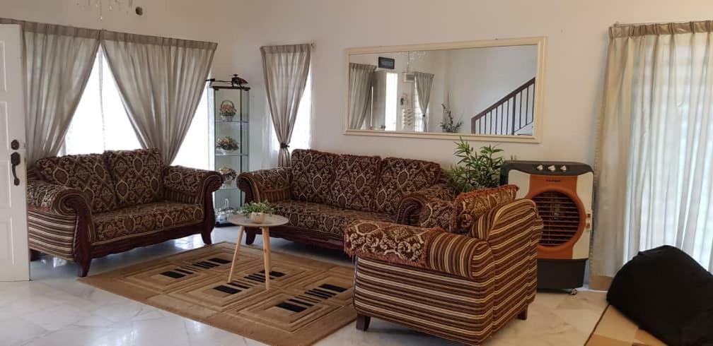 Tun Perak Homestay Rawang Exterior foto
