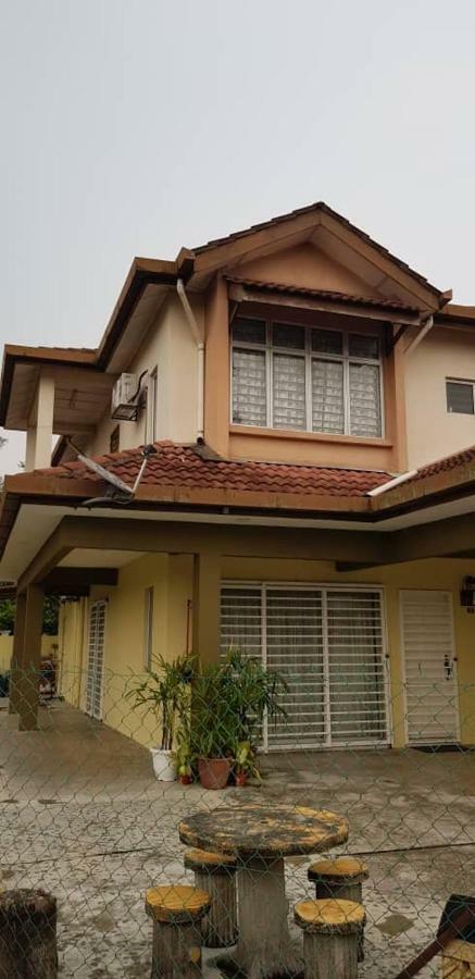 Tun Perak Homestay Rawang Exterior foto
